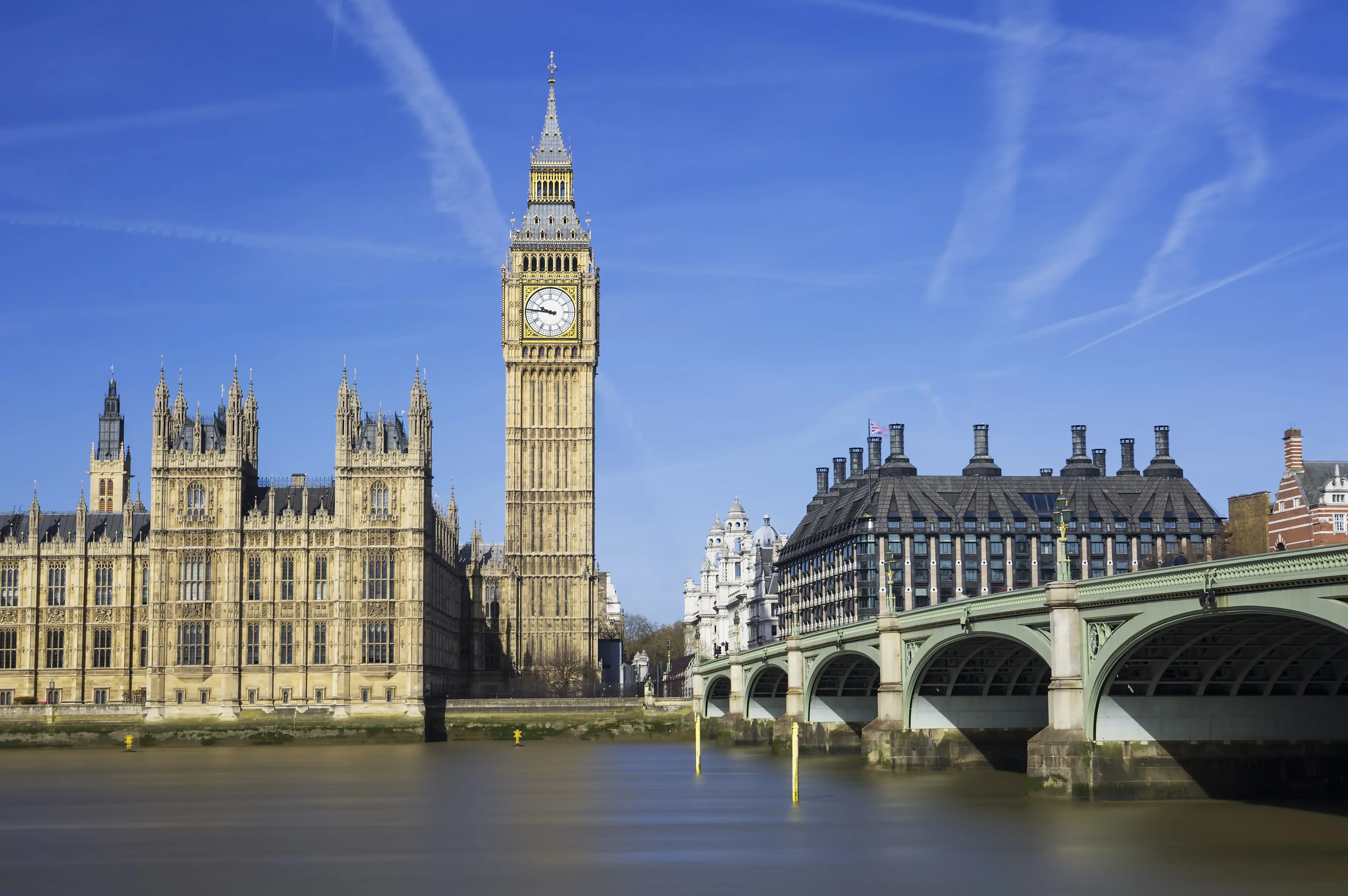Starmer Pushes NHS Reform Bill Through Parliament
